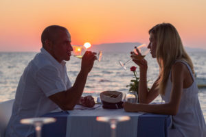 gourmet-holidays-malta-couple-sunset-by-the-sea